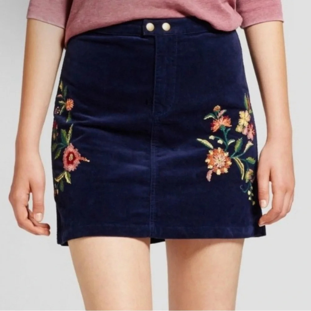 Mossimo Women’s 8 Mini Skirt Corduroy Embroidered Floral Boho Festival